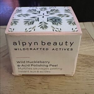 Wild Huckleberry 8-Acid Polishing Peel - Cream and Pink
